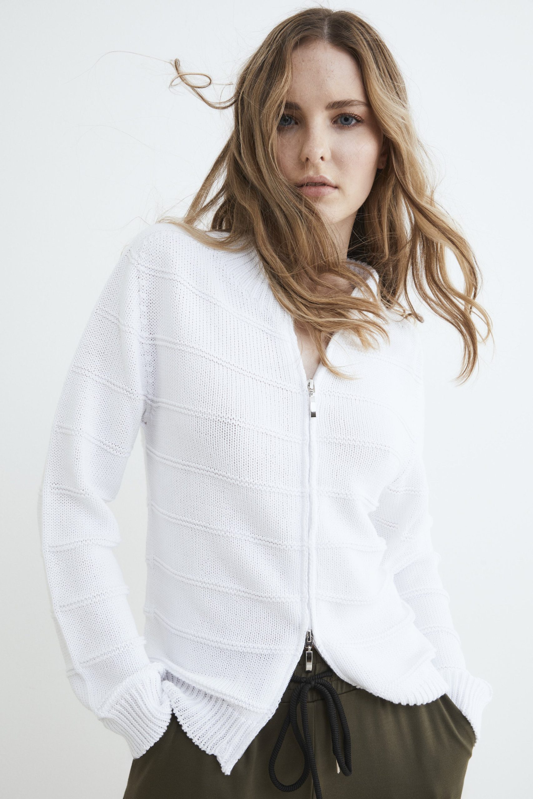 cardigan-bianco-donna-683mic-1.jpg